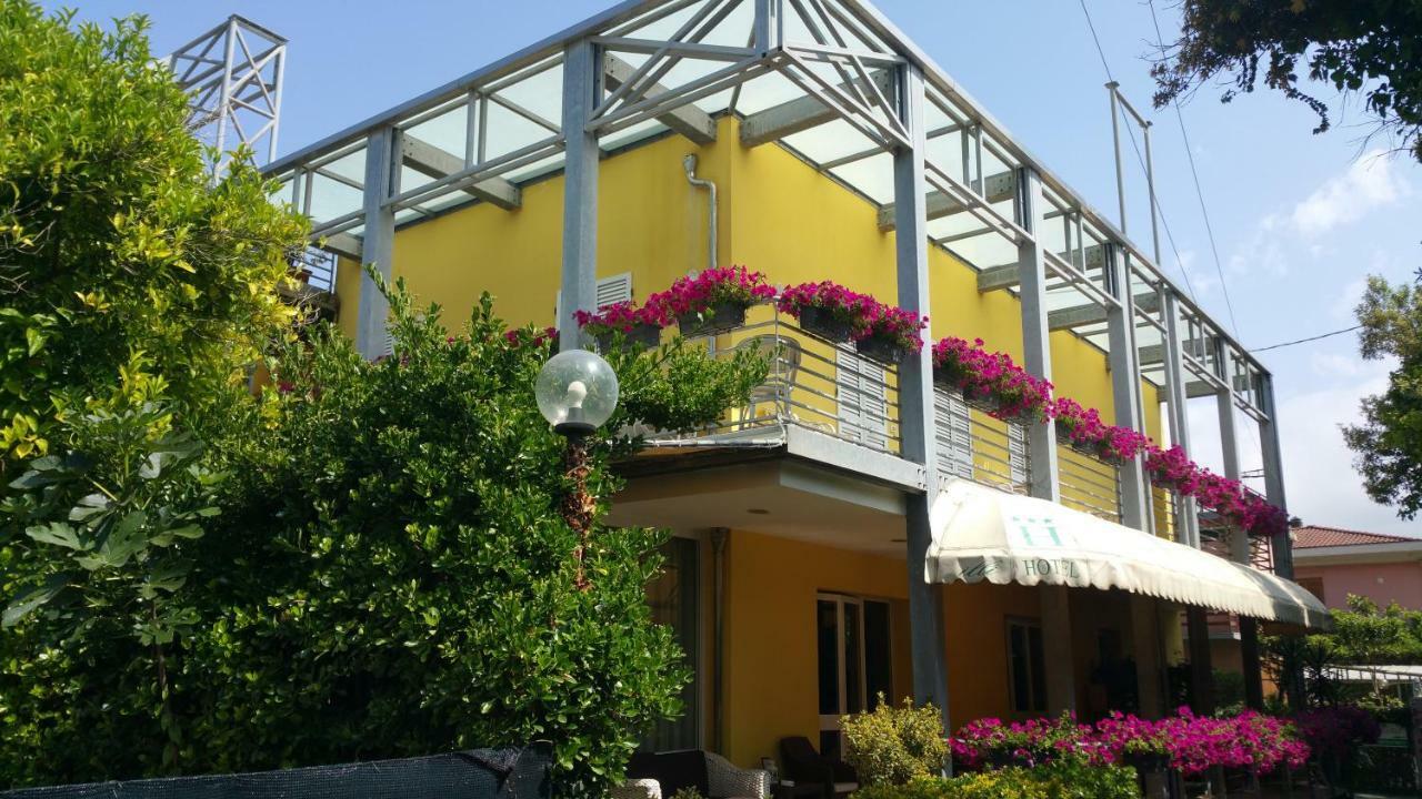 Hotel Illi Marina di Massa Extérieur photo